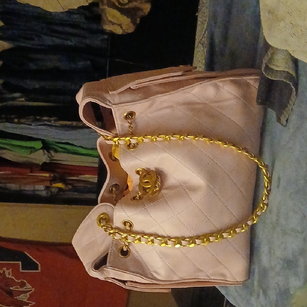 Chic Pink Quilted Shoulder Bag